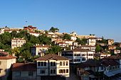 http://upload.wikimedia.org/wikipedia/commons/thumb/0/08/Safranbolu_traditional_houses.jpg/170px-Safranbolu_traditional_houses.jpg